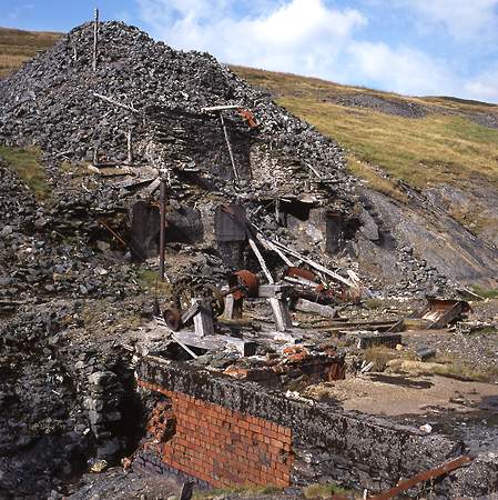 Ore Bin & Pelton Wheel, Nantiago